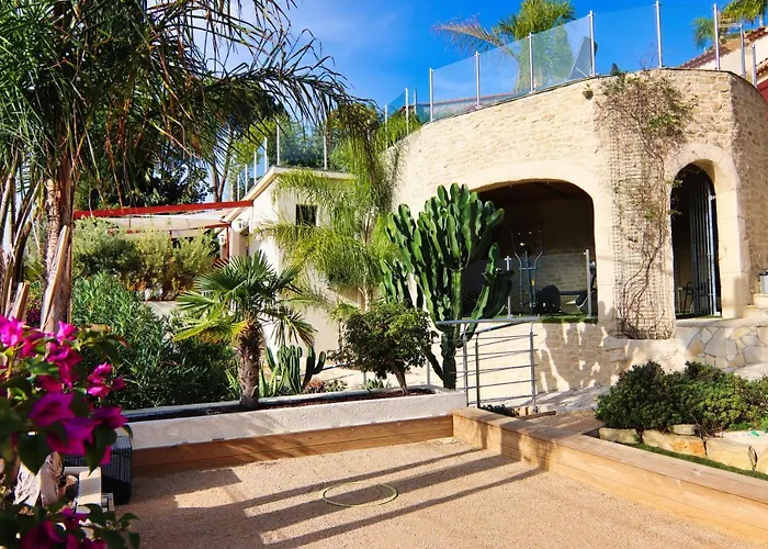 La Demeure Insoupçonnée